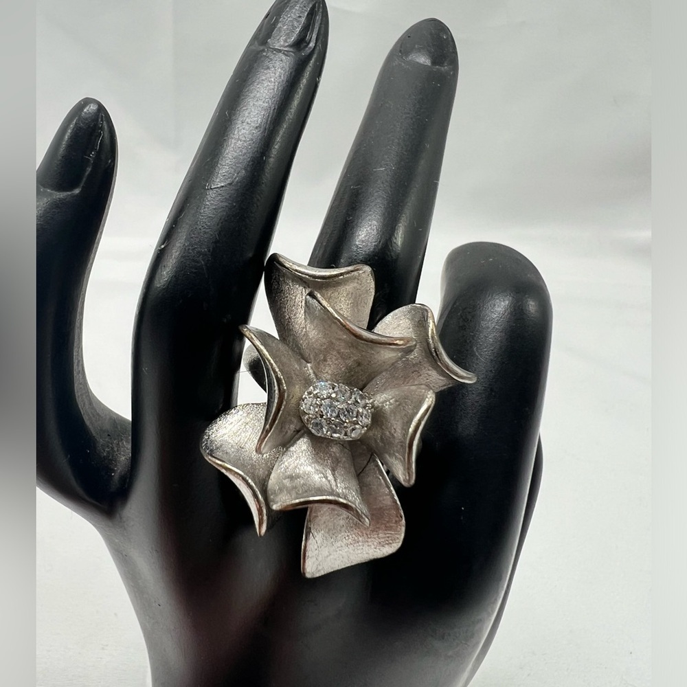 Premier Designs Magnolia Flower CZ Stones
Matte Silver Tone Ring